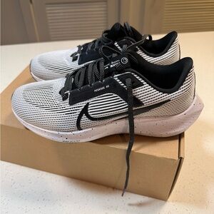 Nike Pegasus 40 Black and White Athletic Shoes